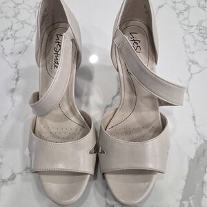 Life Stride Women's Elegant Cream Heels